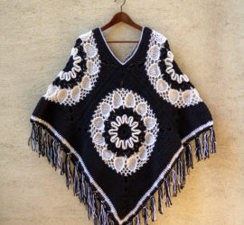 poncho boho czarno białe